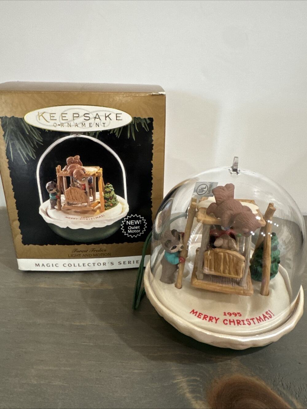 1995 Hallmark FORREST FROLICS Magic Light & Motion Christmas Ornament Works!